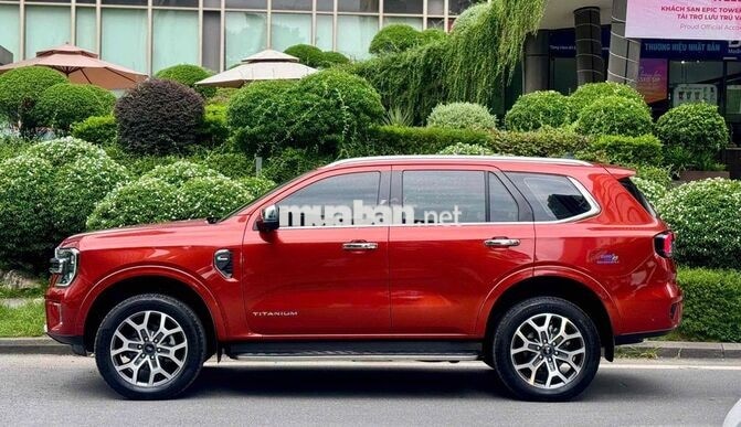 Ford Everest Titanium+ 2023 Diesel Tự động 7 chỗ