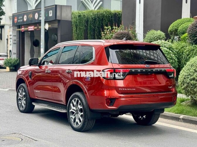 Ford Everest Titanium+ 2023 Diesel Tự động 7 chỗ
