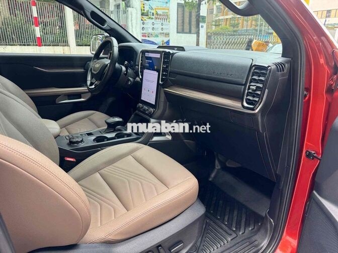 Ford Everest Titanium+ 2023 Diesel Tự động 7 chỗ