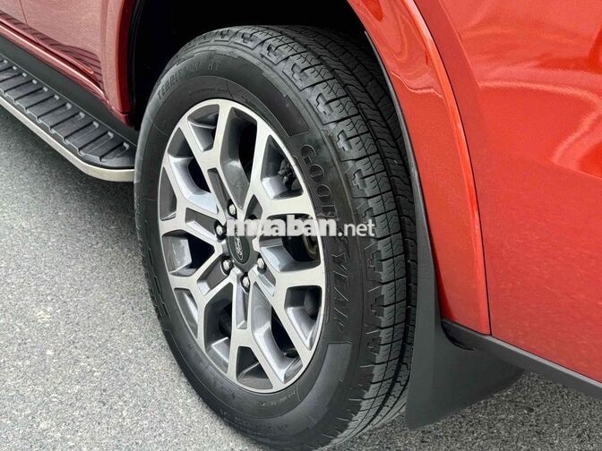 Ford Everest Titanium+ 2023 Diesel Tự động 7 chỗ
