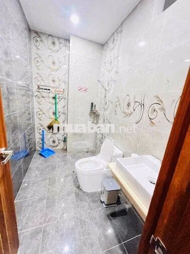 Cho thuê nguyên toà nhà 6 tầng MT Nguyễn Phước Lan- Hoà Xuân 35tr