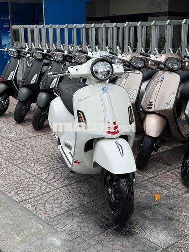 Piaggio Vespa GTS 150 12-2022 Trắng 150cc
