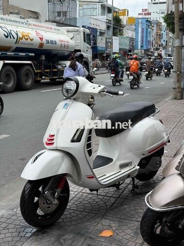 Piaggio Vespa GTS 150 12-2022 Trắng 150cc