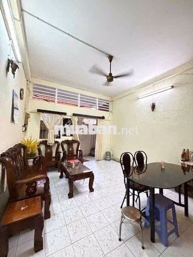GIẢM HƠN 3 TỶ HXH ĐỔ CỬA SÁT MẶT TIỀN NGAY CON ĐƯỜNG NỔI TIẾNG BẬC NHẤ