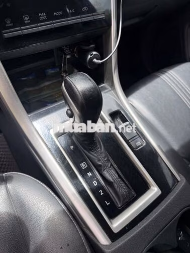 Mitsubishi Xpander Tự động Bạc