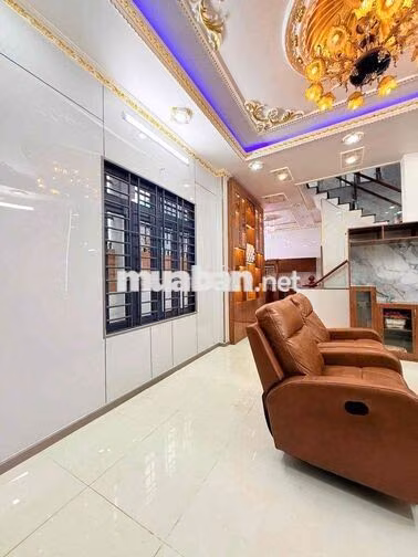 NHÀ DÂN NGANG 6m 1 trệt 1 lầu Sân xe Hơi - 4PN - Gần Trường Học