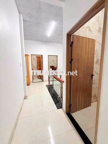 NHÀ DÂN NGANG 6m 1 trệt 1 lầu Sân xe Hơi - 4PN - Gần Trường Học