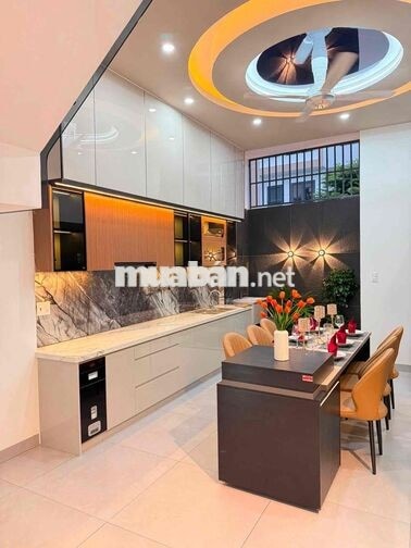 NHÀ Phố 3 Lầu - Full Nội Thất - Giá 4,6 tỷ 4 PN 4 WC Tại Bình Dương