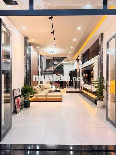NHÀ Phố 3 Lầu - Full Nội Thất - Giá 4,6 tỷ 4 PN 4 WC Tại Bình Dương