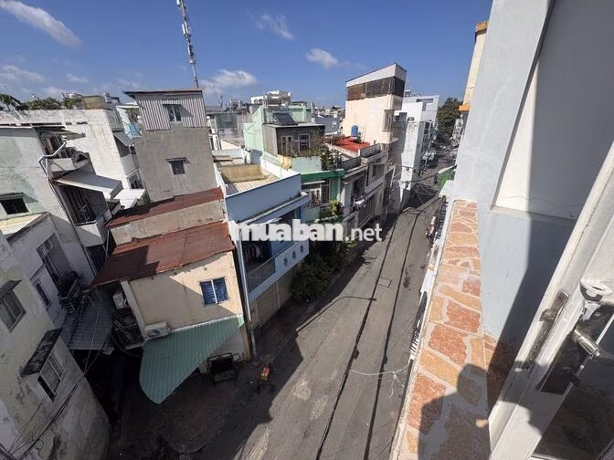 CHO THUÊ PHÒNG NGUYÊN MỘT LẦU (CÓ BAN CÔNG VÀ NHÀ VỆ SINH)