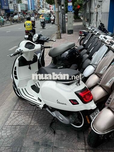 Piaggio Vespa GTS 2024 Đen