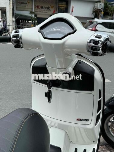 Piaggio Vespa GTS 2024 Đen