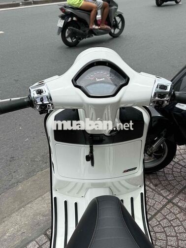 Piaggio Vespa GTS 2024 Đen
