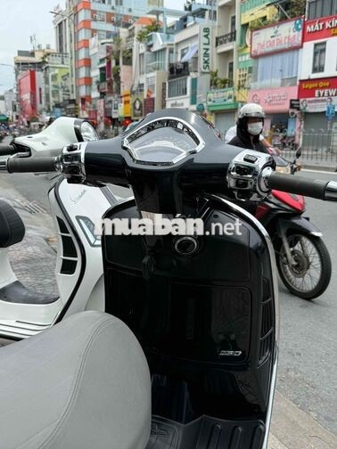 Piaggio Vespa GTS 2024 Đen