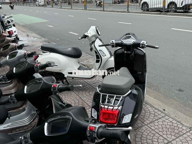 Piaggio Vespa GTS 2024 Đen