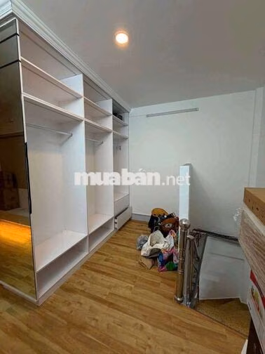 nhà đẹp vô ở liền 1 lầu có st 2 phòng ngủ có nội thất đầy đủ 