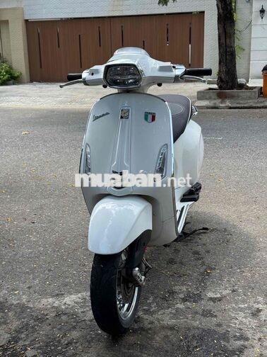 Vespa Sprint Iget ABS Trắng