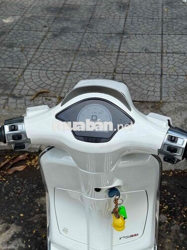 Vespa Sprint Iget ABS Trắng