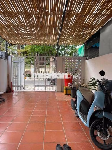 🏡🏡CHO THUÊ NHÀ 2 PHÒNG NGỦ SÂN ĐẬU XE RỘNG RÃI KHU HỒ NGHINH