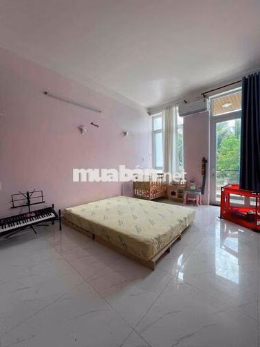 🏡🏡CHO THUÊ NHÀ 2 PHÒNG NGỦ SÂN ĐẬU XE RỘNG RÃI KHU HỒ NGHINH