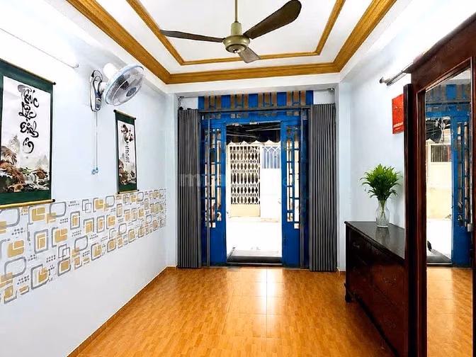 Nhà kiên cố 2 lầu 3 phòng ngủ hẻm Võ Văn Kiệt, Phường Chợ Quán