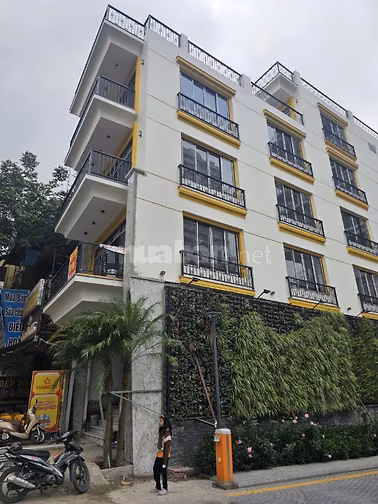 Cho thuê mặt bằng kinh doanh tầng 4.
