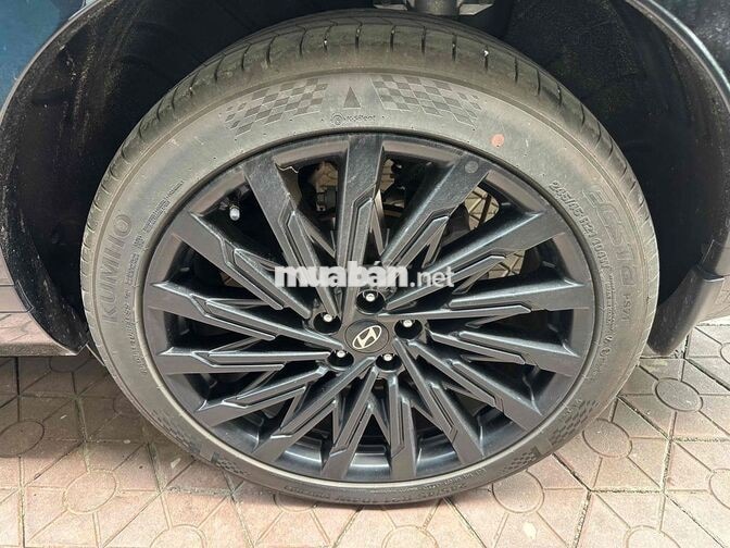 Hyundai Santafe 2025 2.5Tubo Calligraphy Đen 6 chỗ