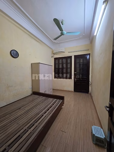 Cho thuê lâu dài nhà 03 tầng trong ngõ ở Tam Trinh, Hà Nội