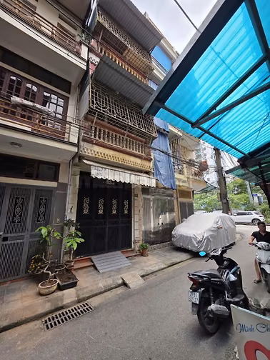 Cho thuê lâu dài nhà 03 tầng trong ngõ ở Tam Trinh, Hà Nội