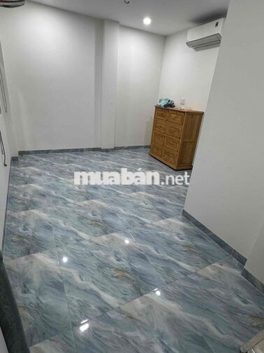 PHÒNG BAN CÔNG - MÁY LẠNH - TỦ GỖ - MÁY QUẠT