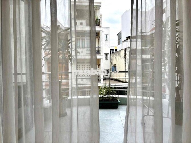 CHO THUÊ CĂN HỘ 1PN BAN CÔNG 55m2 GẦN ĐẠI HỌC HUFLIT, BÁCH KHOA