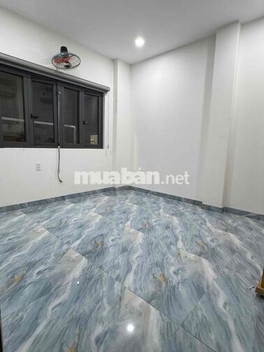 PHÒNG BAN CÔNG - MÁY LẠNH - TỦ GỖ - MÁY QUẠT