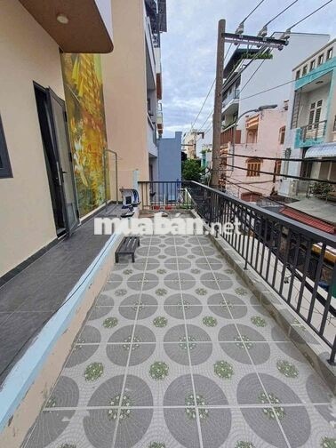 PHÒNG BAN CÔNG - MÁY LẠNH - TỦ GỖ - MÁY QUẠT