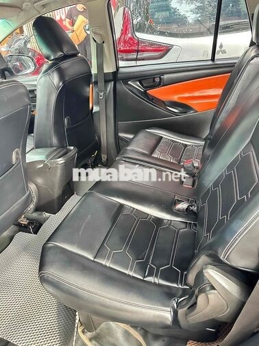Toyota Innova 7 chỗ Số sàn Bạc