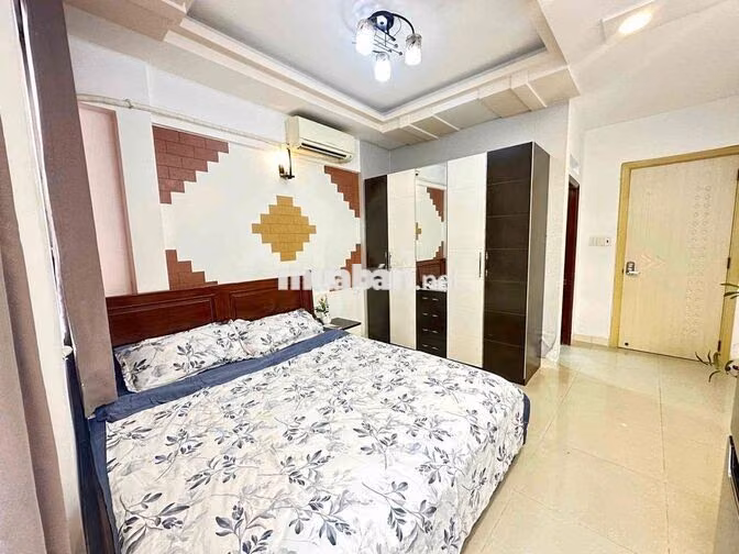 cho thuê nhà hẻm xe hơi đậu trong nhà đường huỳnh văn bánh gần LVsỹ