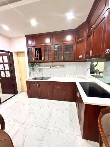 cho thuê nhà hẻm xe hơi đậu trong nhà đường huỳnh văn bánh gần LVsỹ