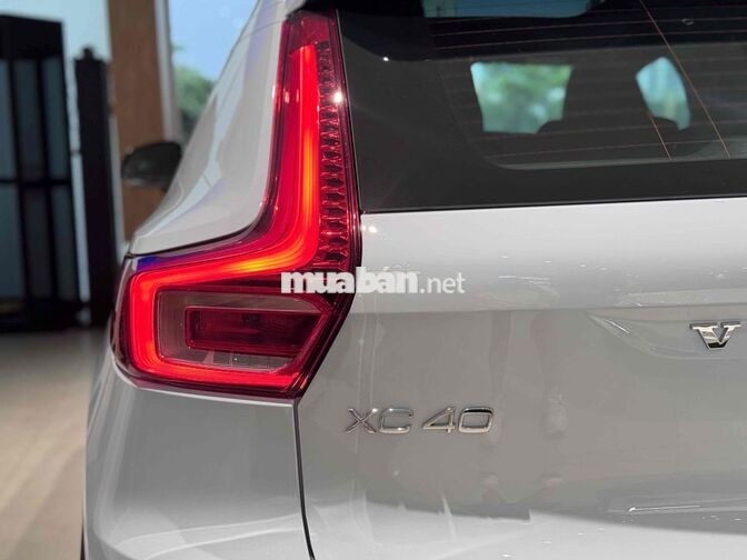 Volvo XC40 - ƯU ĐÃI LÊN ĐẾN 300 TRIỆU ĐỒNG 🔥