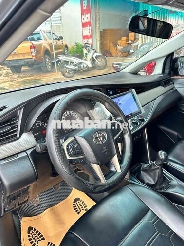 Toyota Innova 7 chỗ Số sàn Bạc