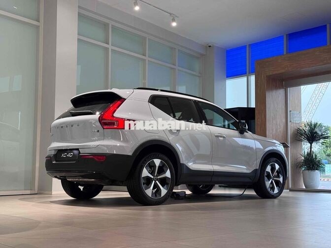 Volvo XC40 - ƯU ĐÃI LÊN ĐẾN 300 TRIỆU ĐỒNG 🔥