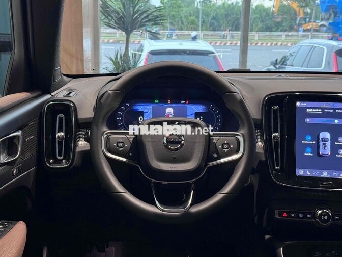 Volvo XC40 - ƯU ĐÃI LÊN ĐẾN 300 TRIỆU ĐỒNG 🔥