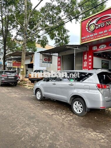 Toyota Innova 7 chỗ Số sàn Bạc