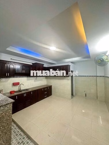 NHÀ 5 TẦNG - HẺM RỘNG RÃI THÔNG THOÁNG 