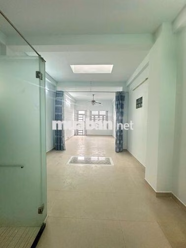 NHÀ 5 TẦNG - HẺM RỘNG RÃI THÔNG THOÁNG 