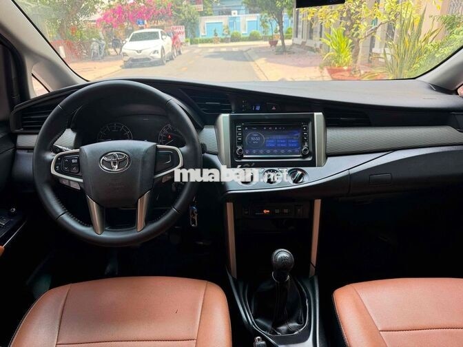 Toyota Innova 2018 Số sàn Vàng đồng 128126 km