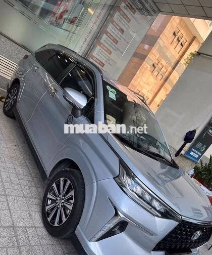 Toyota Veloz Cross 7 chỗ Bạc