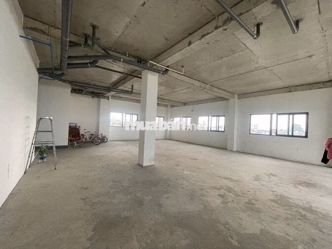 Cho thuê mặt bằng văn phòng full kính 150m²- chỉ 10 triệu/tháng