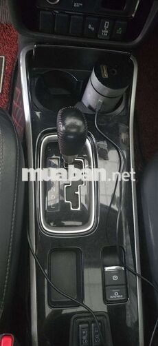 Mitsubishi Outlander Bản full Số tự động Đỏ