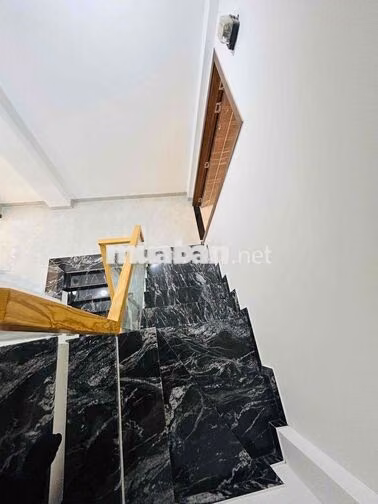 Cho Thuê Nguyên căn xe hơi đỗ cửa