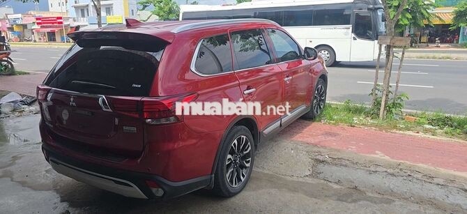 Mitsubishi Outlander Bản full Số tự động Đỏ