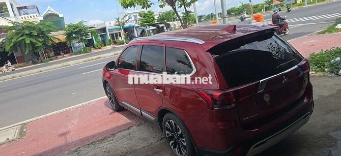 Mitsubishi Outlander Bản full Số tự động Đỏ